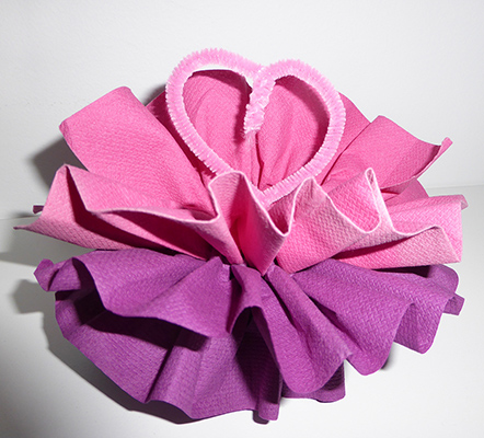 Pliage de serviette: réaliser une rose en serviette papier